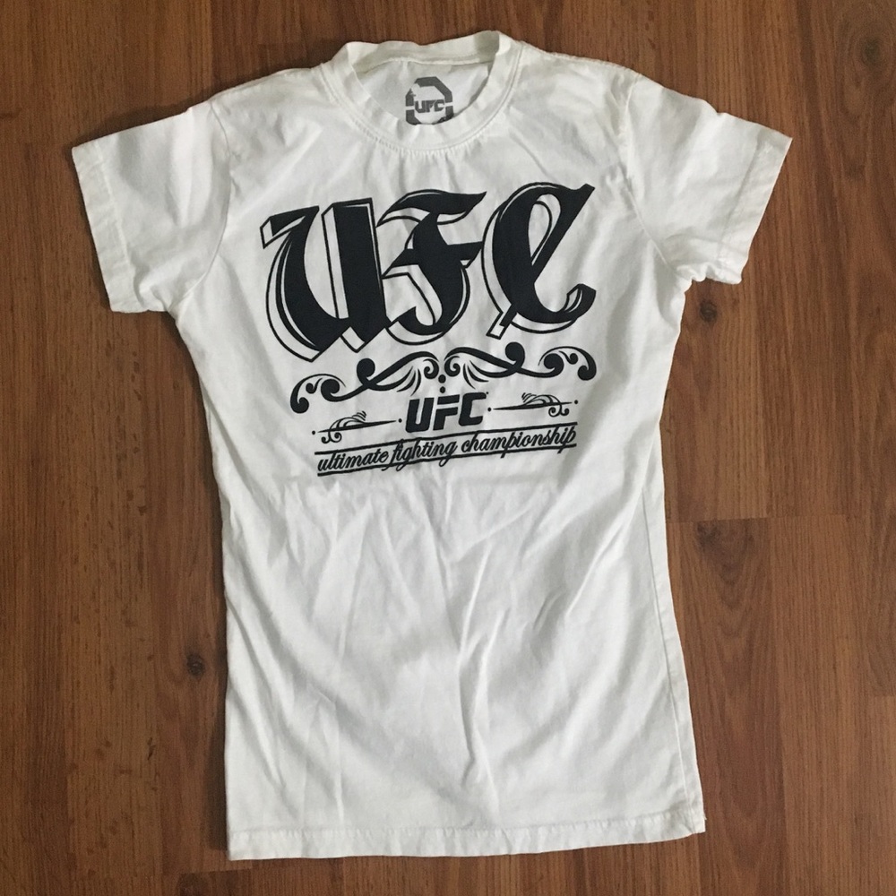 NEW! UFC Size XS Women’s Tee